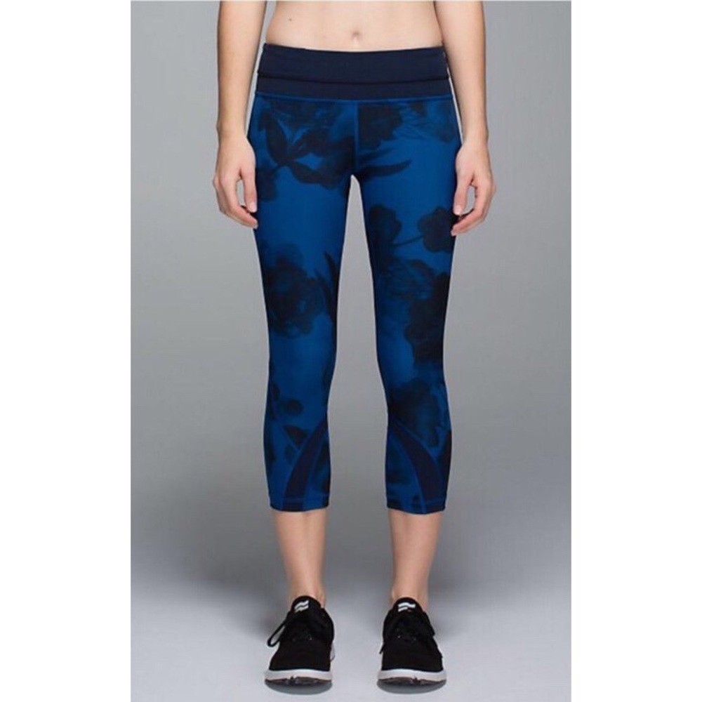 Inky Floral Run Inspire Crop